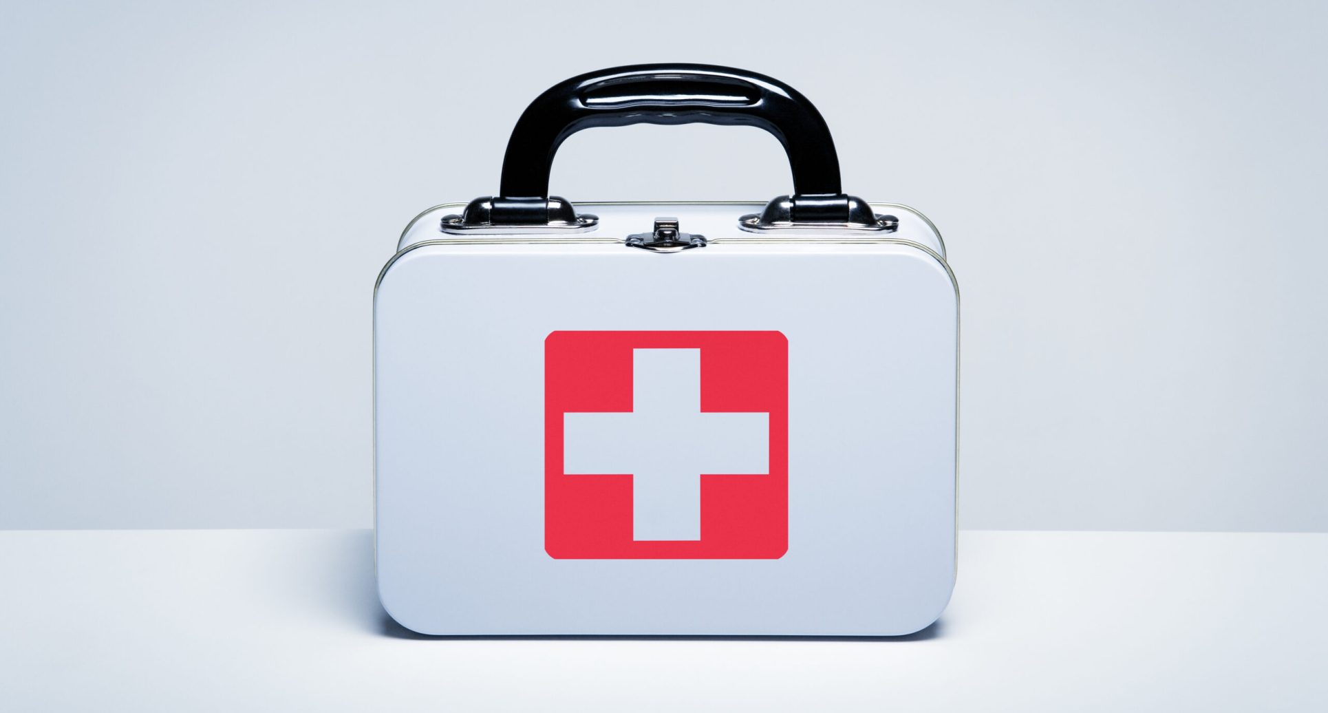 Tin,First,Aid,Kit,With,Cross,Emblem,On,Grey,Background