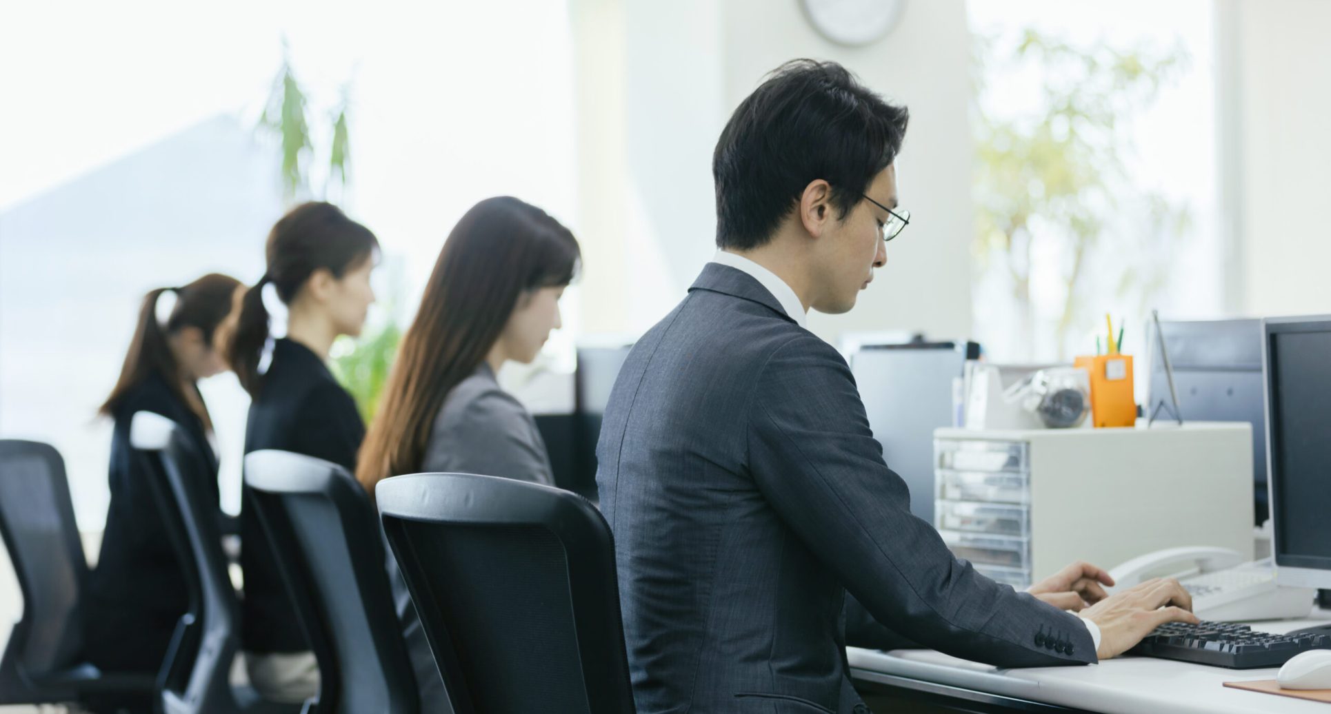 Group,Of,Asian,Businessperson,In,The,Office.